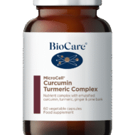 




 	Microcell® kurkumiini ja kurkumi kompleks on tugev ja sünergiline segu kurkumiinist, kurkumist, ingverist ja männikoorest, mis toetab põletiku korral, immuunsuse tasakaalu, vereringet, liigeste ja kopsude talitlust.
 	Uus koostis sisaldab ülitõhusat kurkumiini ekstrakti (Curcuwin Ultra+®), mis on 144 korda paremini imenduv kui tavaline kurkumiin, tuginedes kliinilistele uuringutele osteoartriidi puhul.

KASUTUSJUHISED: Üks kapsel 2 korda päevas koos söögiga, või vastavalt professionaali soovitustele.

