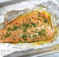 Kuigi foolium on köögis igati tavapärane tööriist, on äärmiselt oluline kasutada seda õigesti ning olla teadlik ka selle liigse kasutamisega seotud võimalikest riskidest. Ülemäärane kokkupuude fooliumist pärit alumiiniumiga, olgu see siis toiduvalmistamisel või muul viisil, tõstab erinevate terviseprobleemide vallandumise tõenäosust. Uuringud on näidanud, et punase liha või linnuliha fooliumis küpsetamisel võib alumiiniumisisaldus kuumtöödeldud toidus hüppeliselt suureneda, […]