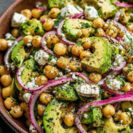 Värviküllane, toitainetihe, kiudainerikas, põletikuvastane, maitsev ja tervislik – see on imelihtne! Siin ta on! Voilà! Kikerherne-feta-avokaado salat Kaste: Nautigem!