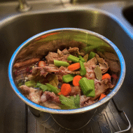 Sooletrakti rahustamiseks sobib ideaalselt pikalt keedetud kondipuljong. Puljongit võib teha korraga suures koguses. Klassikaline soovitus on keeta kalakonte ca 8 tundi, linnukonte 24 tundi ning lamba- ja veisekonte 48 tundi. Koguge kokku (eelistatult maheloomade) kondid praadidest või ahjuroogadest ning hoidke neid sügavkülmas, kuni soovitud kogus käes. Loomulikult võib kasutada ka supikogu.Puljongit on parem keeta korraga […]